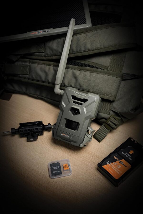 Spypoint Flex-M Lot de 2 caméras de Chasse avec Transmission Photo et vidéo, 28 mégapixels, avec Vision Nocturne, Application Gratuite pour Votre Smartphone