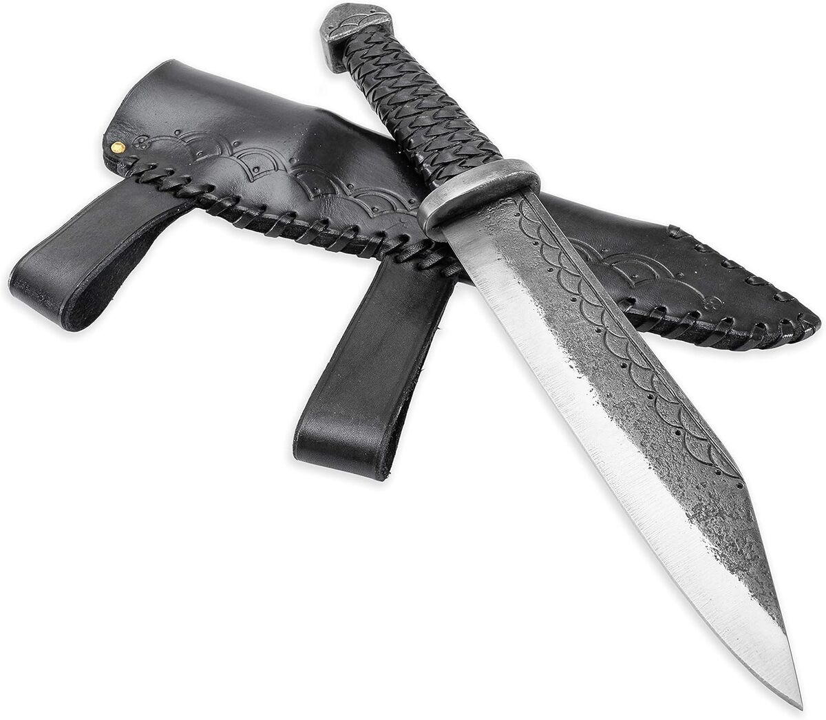 Test du couteau forgé Sax Vídar-Toferner : lame tranchante et étui cuir