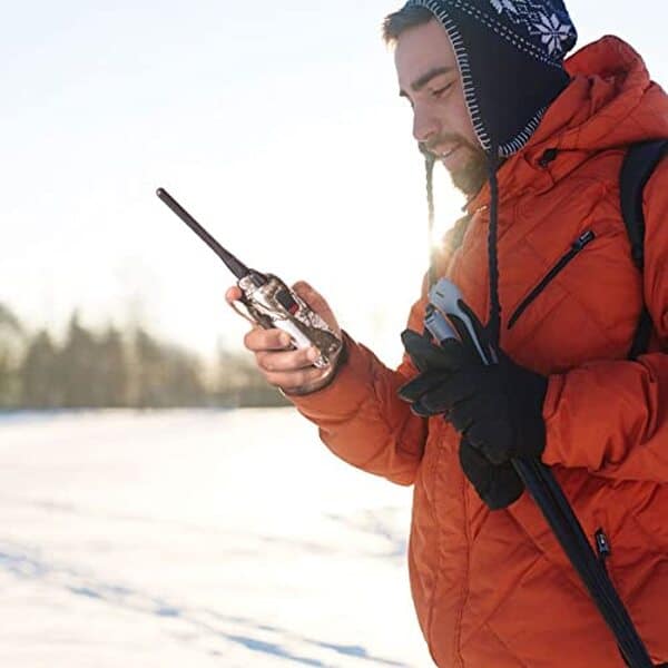 Découvrez le talkie-walkie Midland G9PRO White Storm, un allié robuste pour vos communications jusqu'à 12 km. Performance et style s'allient pour vos aventures outdoor.