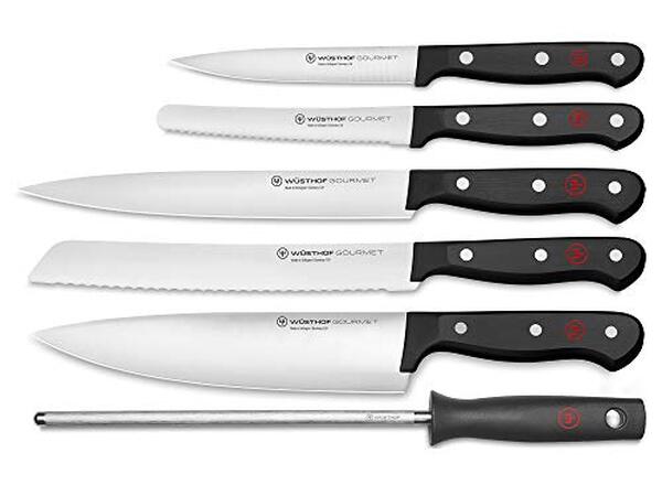 Découvrez notre test du bloc couteaux Wüsthof Gourmet en hêtre clair : il inclut des couteaux de cuisine performants et un fusil à aiguiser, idéal pour les passionnés de cuisine.