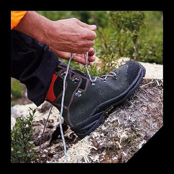 Découvrez les chaussures de sécurité OREGON Fiordland : performance, confort et protection assurées contre les éléments.